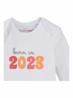 Budget 🎉 Bekleidung Bornino Sprüchebody Langarm Born In 2023 In Weiß Günstig Kaufen 🛒 -Günstiges bornino Geschäft bornino spruchebody langarm born in 2023 in weiss 2